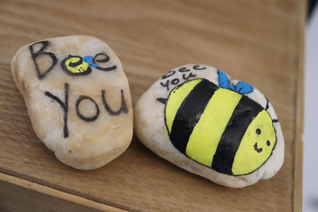 Bee Apartment